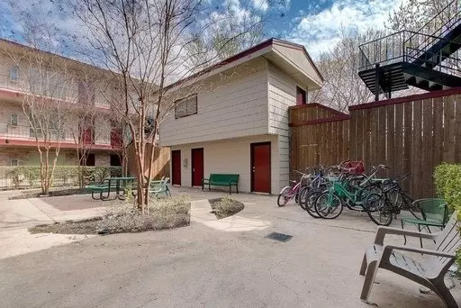 2207 Leon St Austin, TX 78705 photo 3