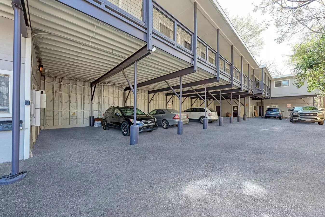 For Lease – Fully Furnished Studio Near Ut photo 2