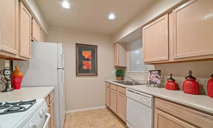 30 Grand Blvd photo 4