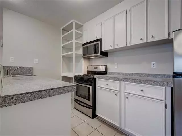 304 E 33rd St Apt 26 photo 4