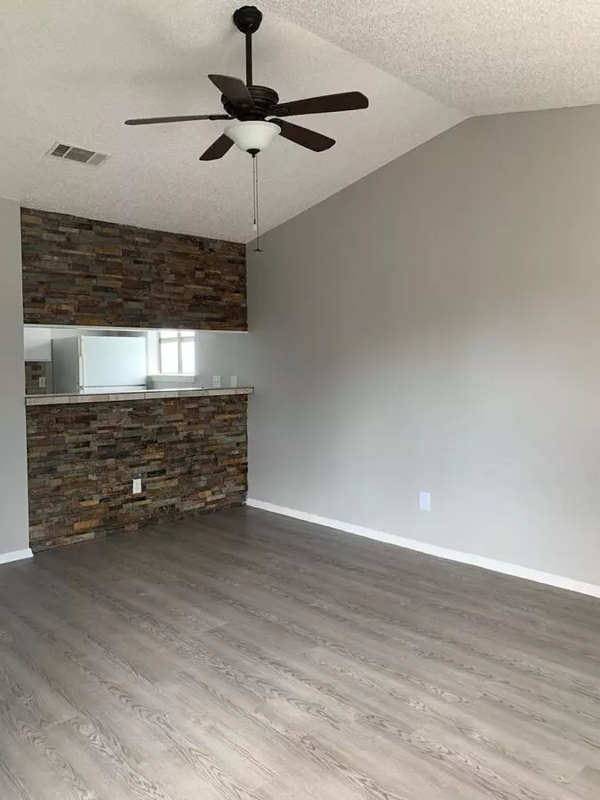 Lynridge Apartment Homes photo 3