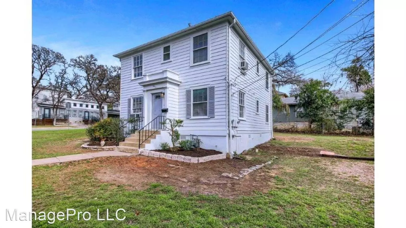 3211 Tom Green St photo 2
