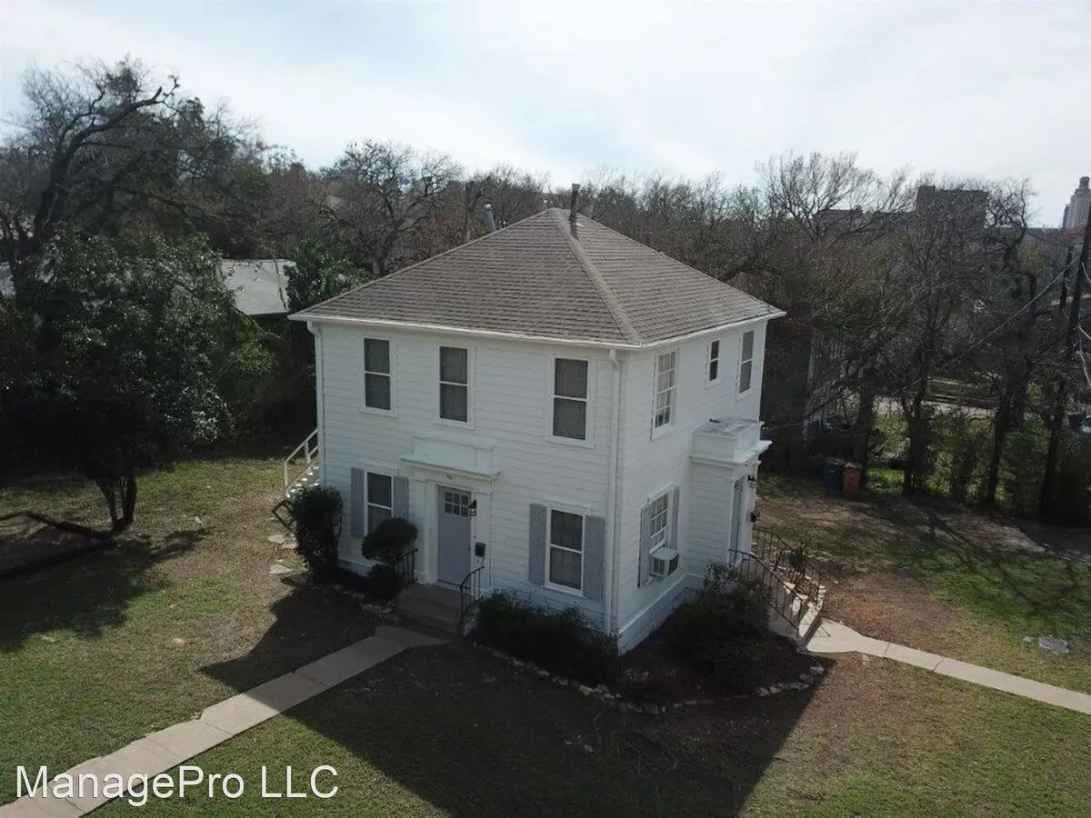 3211 Tom Green St photo 3