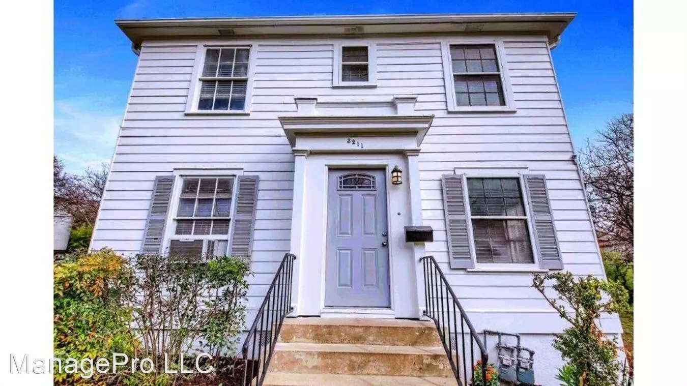 3211 Tom Green St photo 4