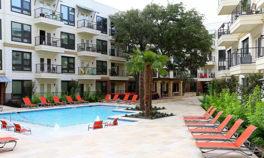 33 Shore District Drive, Austin, TX 78741 photo 3