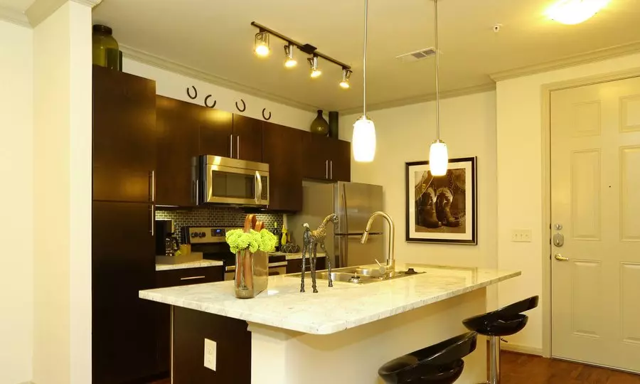 33 Shore District Drive, Austin, TX 78741 photo 5