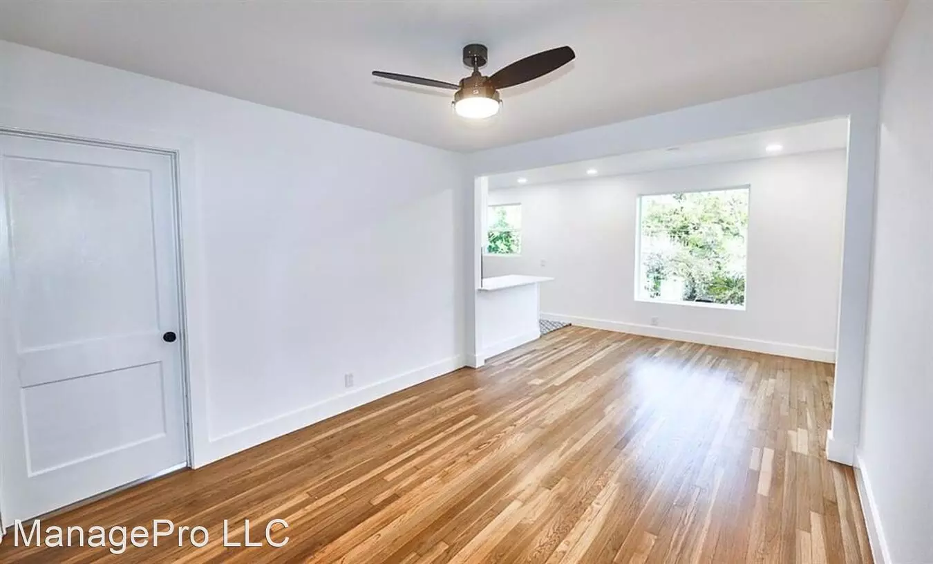 3300 Tom Green St photo 4