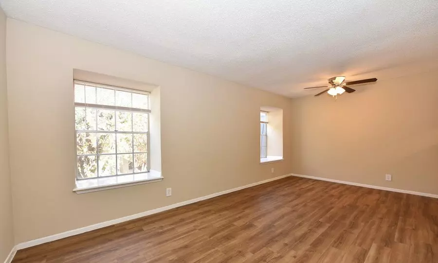 406 West Anderson Lane, Austin, TX 78752 photo 2