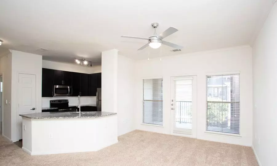 426 West Slaughter Lane, Austin, TX 78748 photo 4