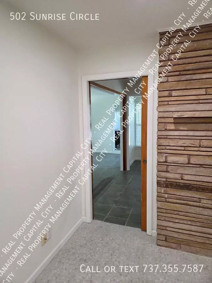 502 Sunrise Cir Austin, TX 78704 photo 5