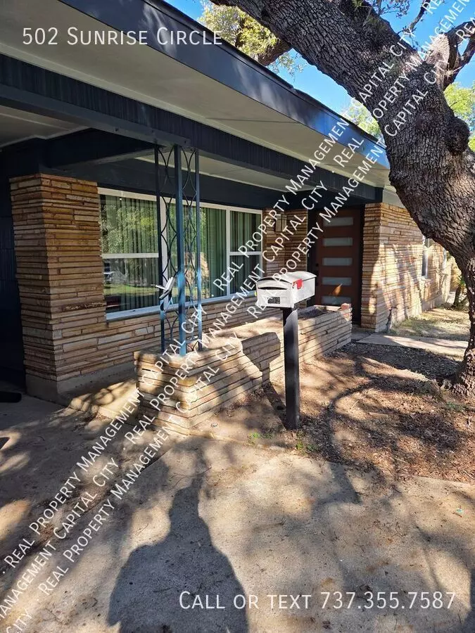 502 Sunrise Cir Austin, TX 78704 photo 2