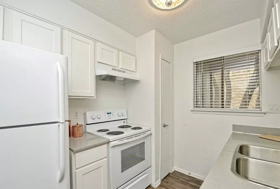6720 Wood Hollow Drive, Austin, TX 78731 photo 4