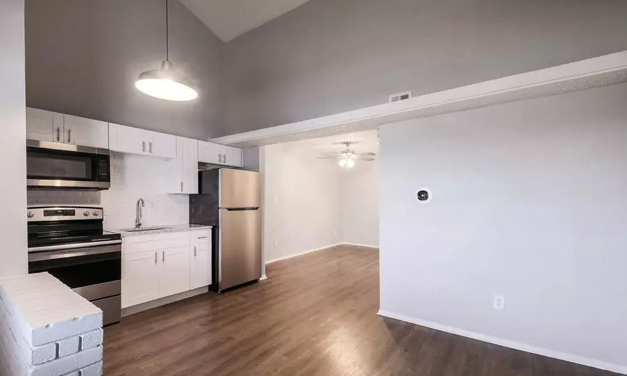 727 Lamar Pl photo 4
