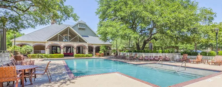 8807 La Cresada Drive, Austin, TX 78749 photo 2