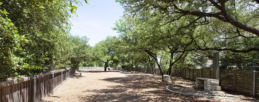 8807 La Cresada Drive, Austin, TX 78749 photo 3
