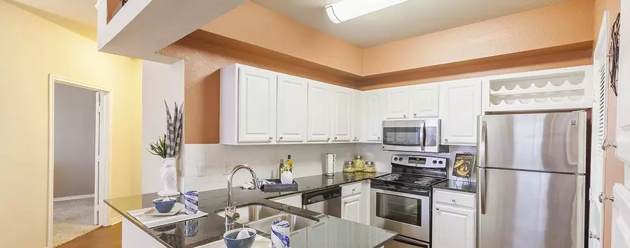 8807 La Cresada Drive, Austin, TX 78749 photo 5