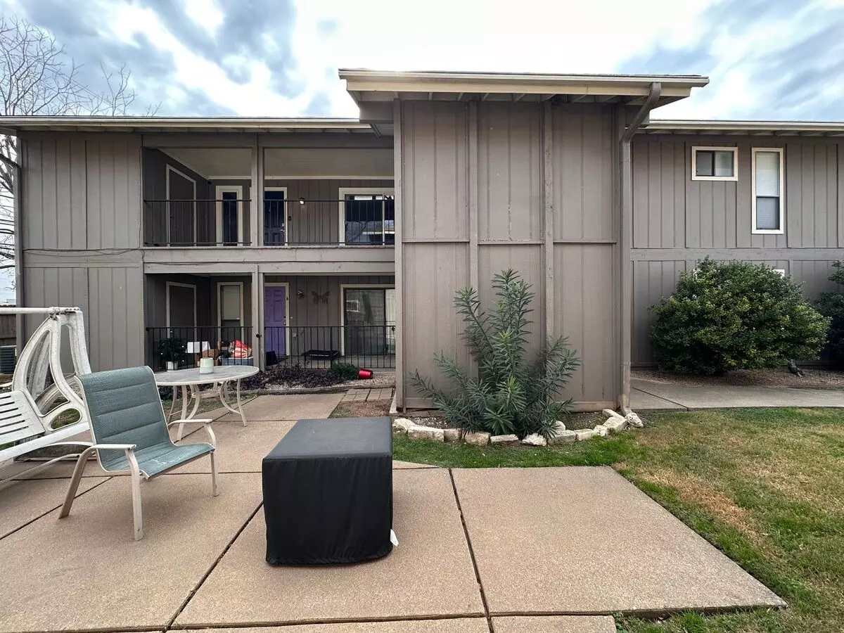 8617 Putnam Dr Austin, TX 78757 photo 2