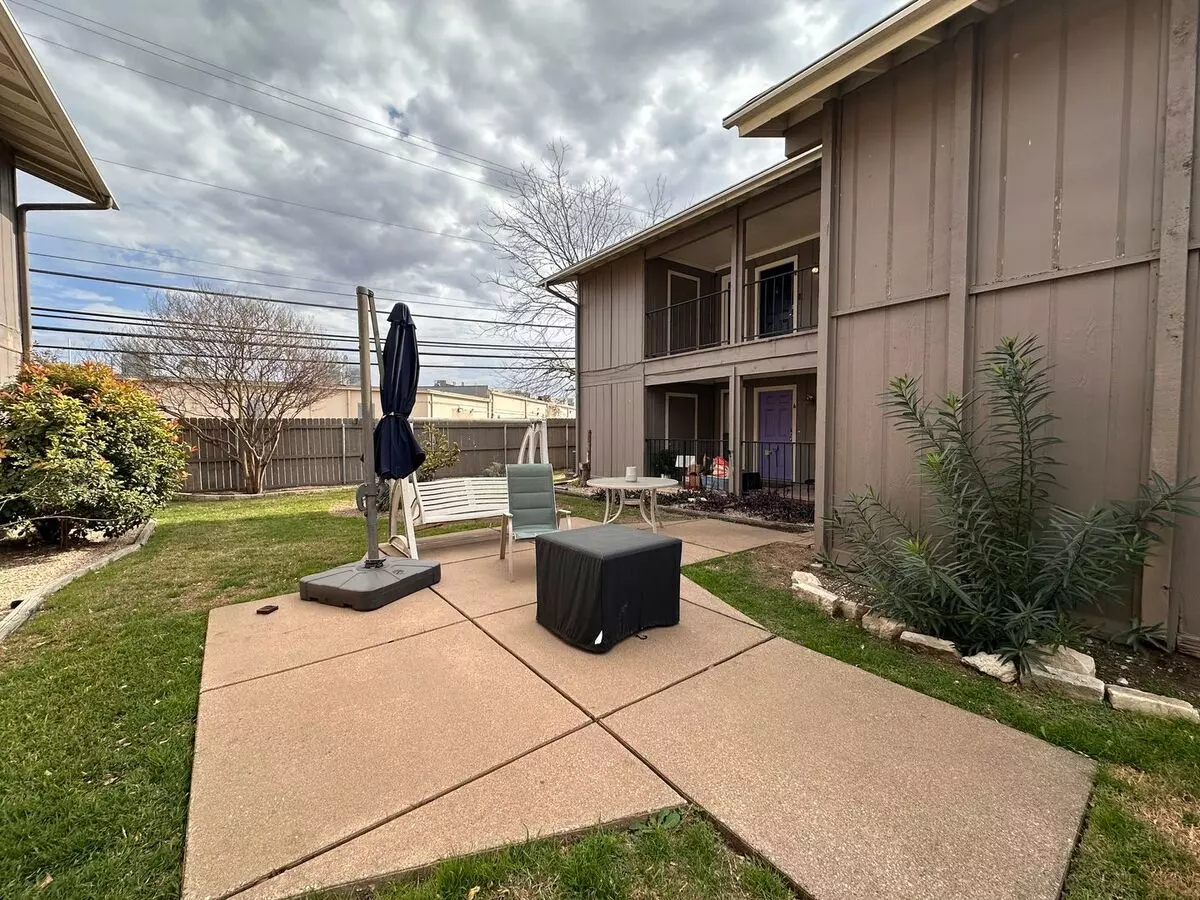 8617 Putnam Dr Austin, TX 78757 photo 4
