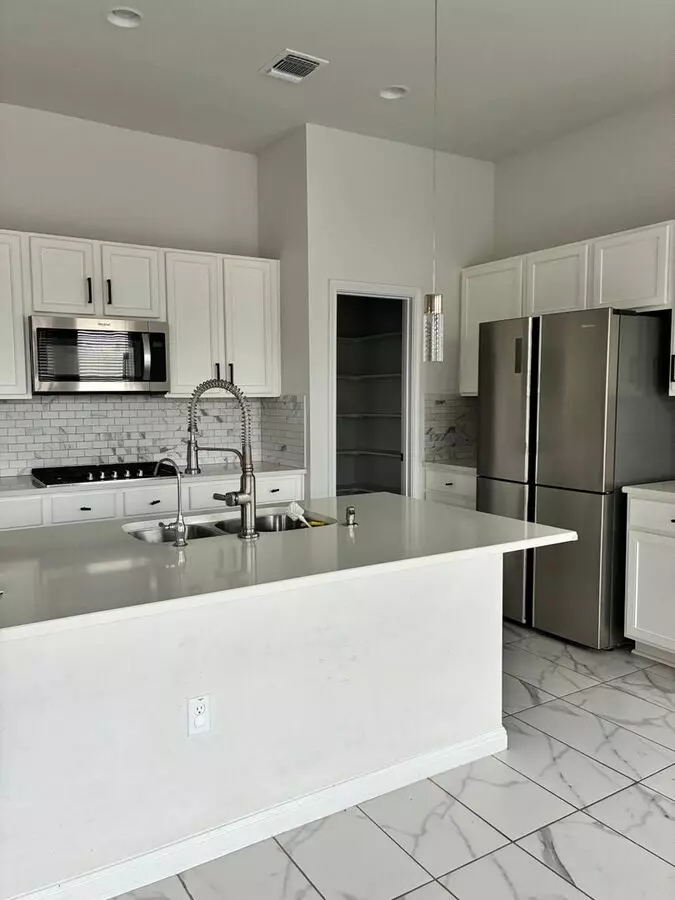 7800 Hillock Terrace Austin, TX 78744 photo 2