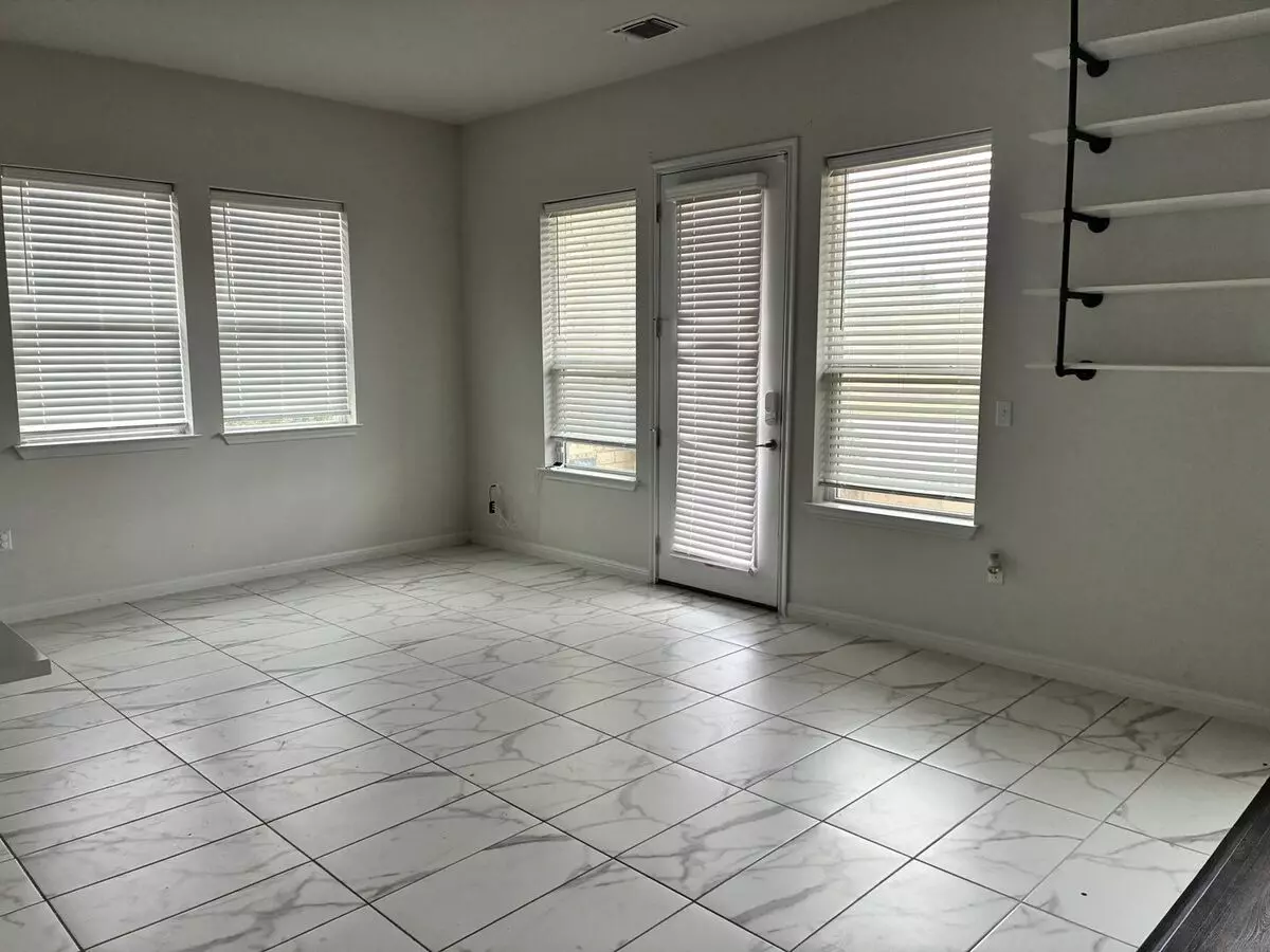 7800 Hillock Terrace Austin, TX 78744 photo 3