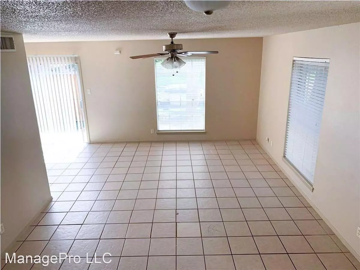 7204 Creekside Dr photo 4