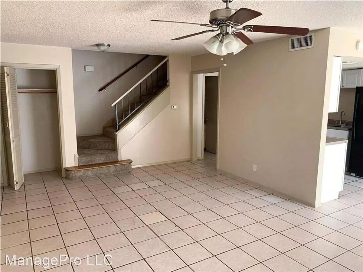 7204 Creekside Dr photo 3