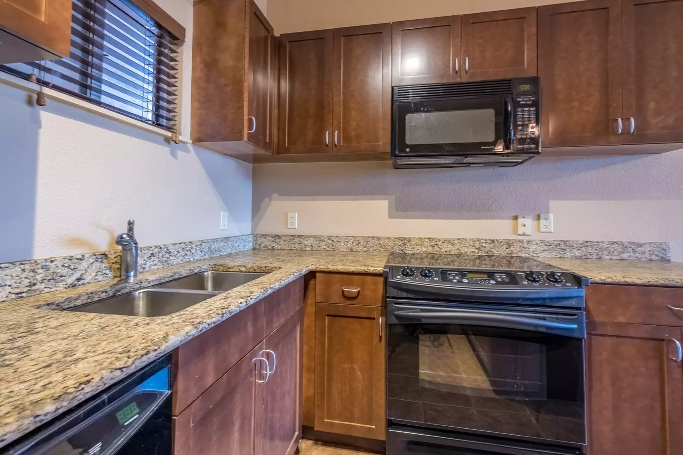 711 W 26th St Austin, TX 78705 photo 5