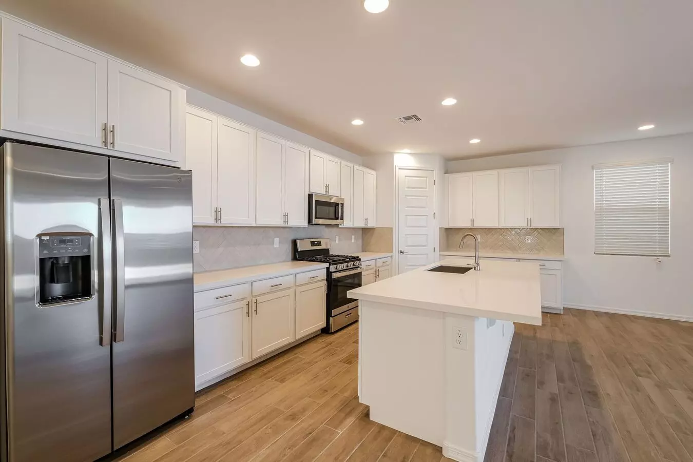10155 W Crittenden Ln Avondale, AZ 85392 photo 2
