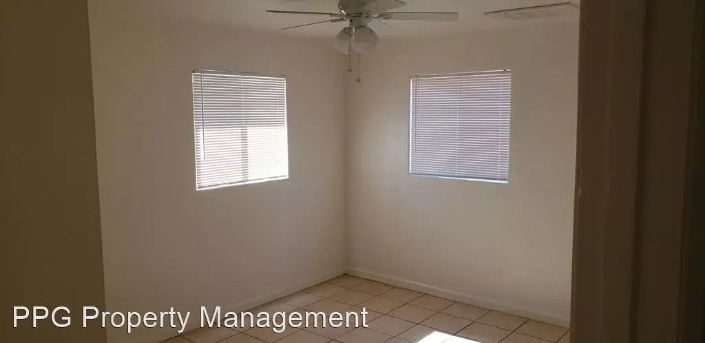 114 W Riley Dr photo 3