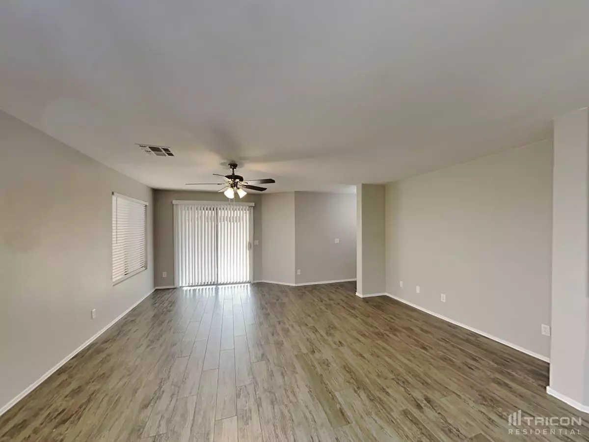 12613 West Indianola Avenue, Avondale, AZ 85392 photo 2