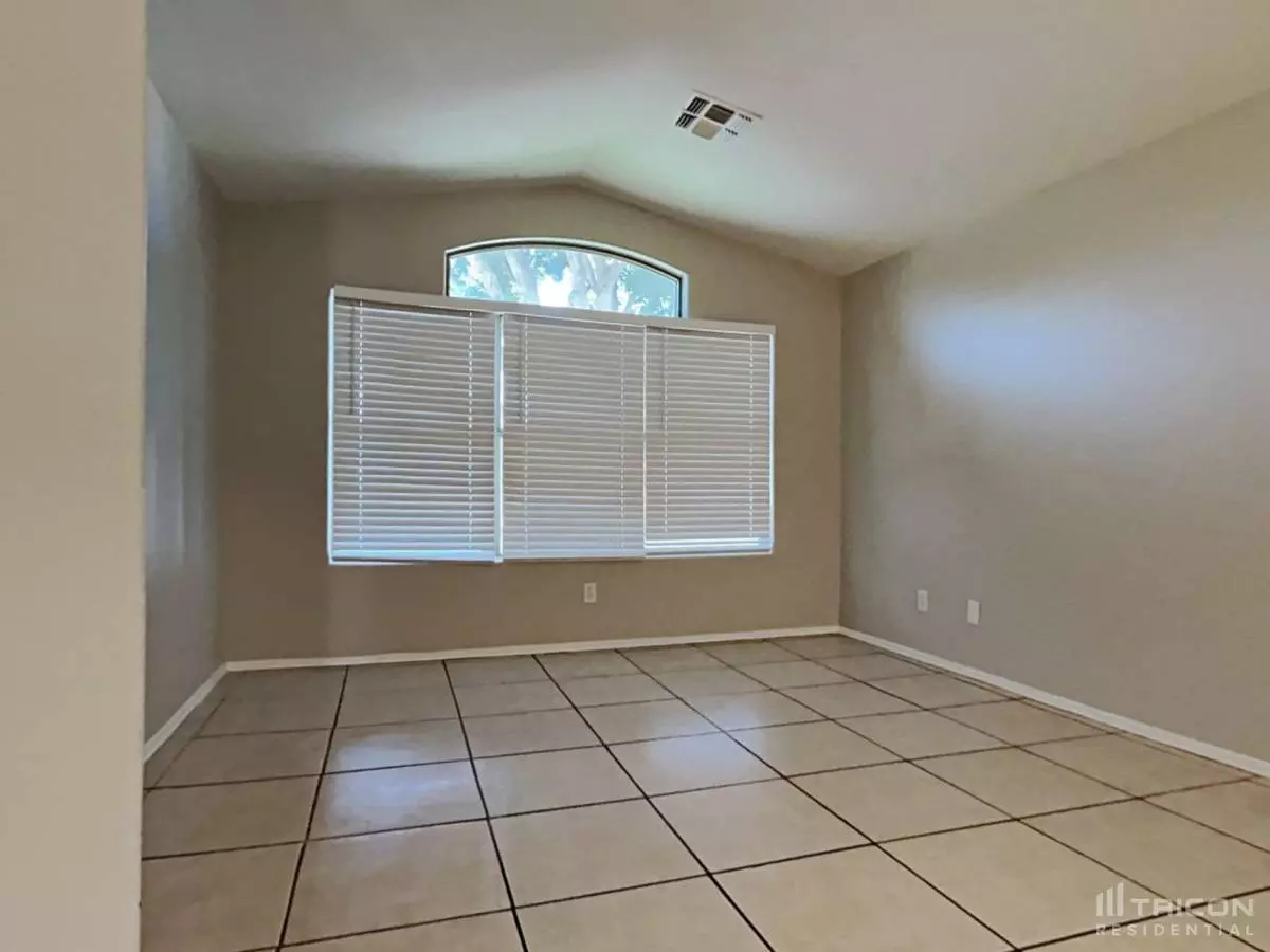 1805 North 127th Drive, Avondale, AZ 85392 photo 3