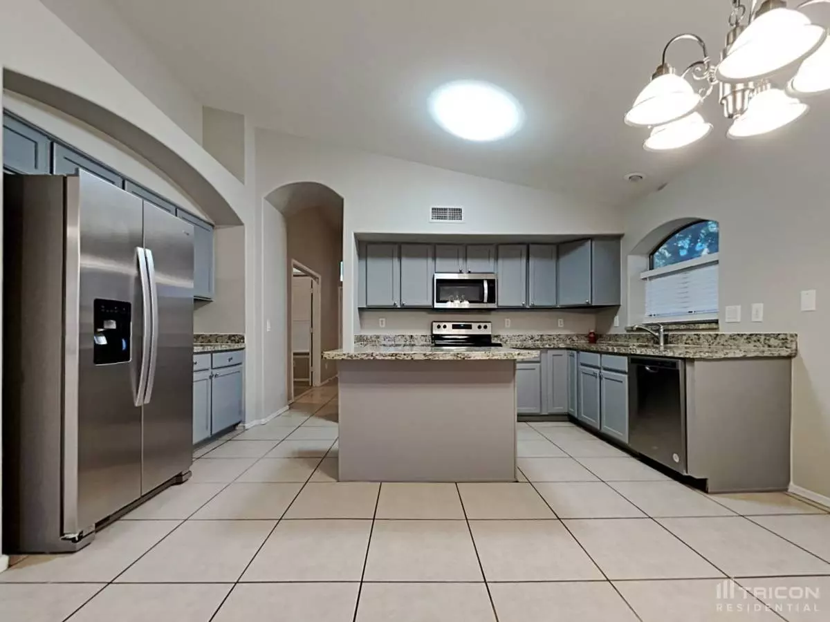 1805 North 127th Drive, Avondale, AZ 85392 photo 2