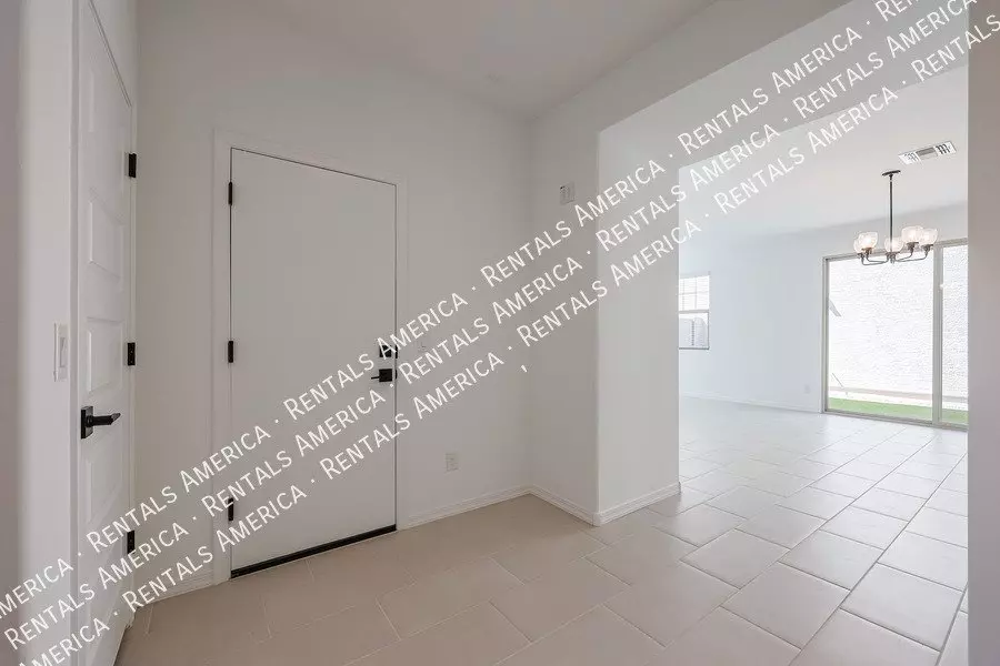 3768 North 99th Drive, Avondale, AZ 85392 photo 2