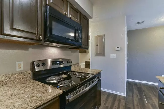 Knoll Creek Apartments photo 4