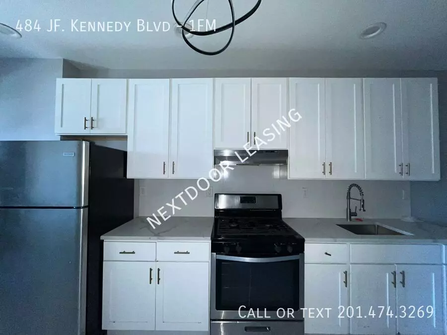 482 Kennedy Boulevard photo 3