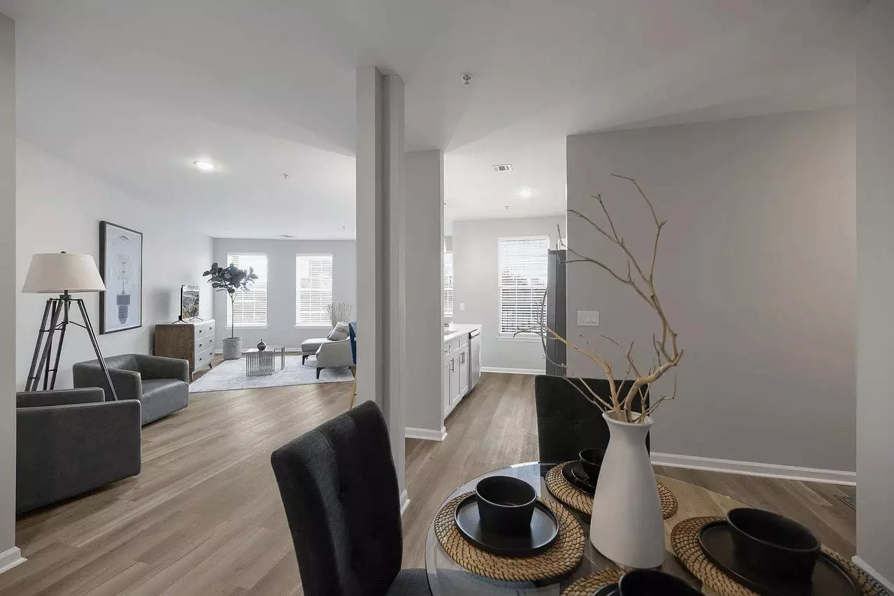 Sleek 1 Bed, 1 Bath W/ Modern Finishes photo 3