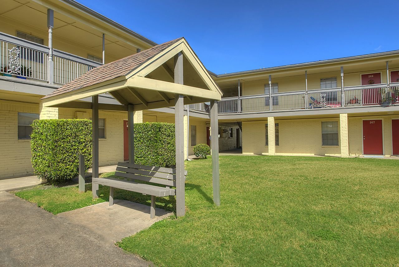 Oaks of Baytown Apartments photo 3