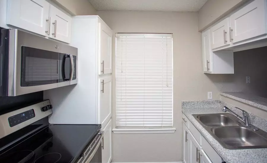 1450 Shady Lane, Bedford, TX 76021 photo 2