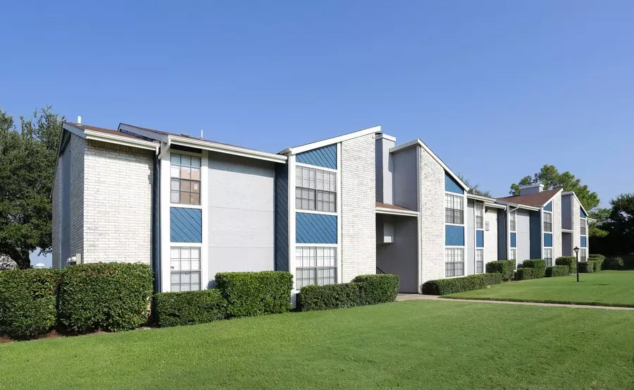1964 Oak Creek Lane, Bedford, TX 76022 photo 4
