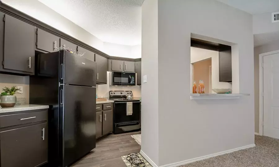 2307 L Don Dodson Drive, Bedford, TX 76021 photo 2