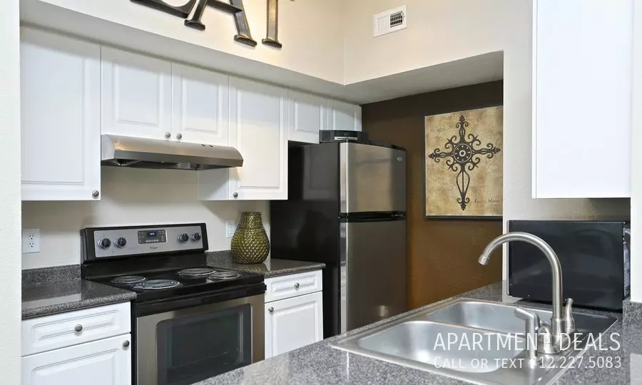 4544 Sunburst Court, Bellaire, TX 77401 photo 3