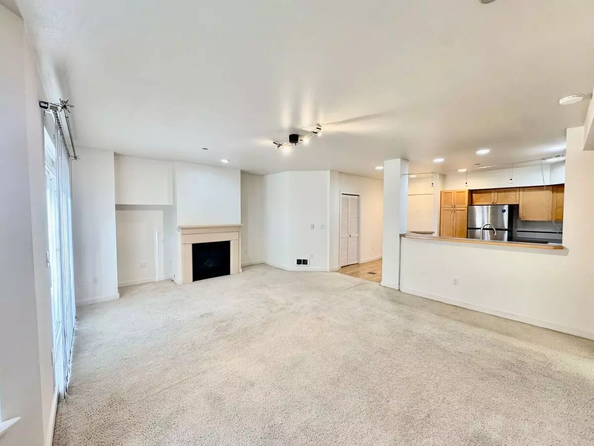 925 110th Ave #405 NE photo 3