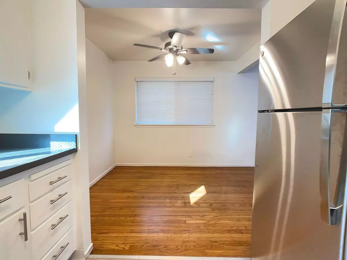 2187 Carlmont photo 3