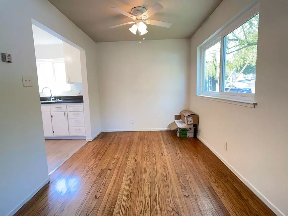 2187 Carlmont photo 4