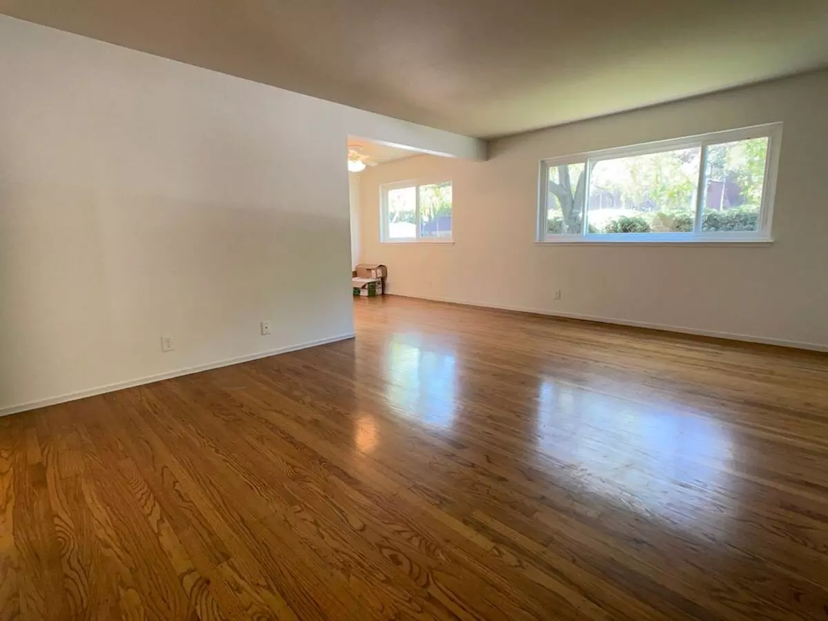 2187 Carlmont photo 5