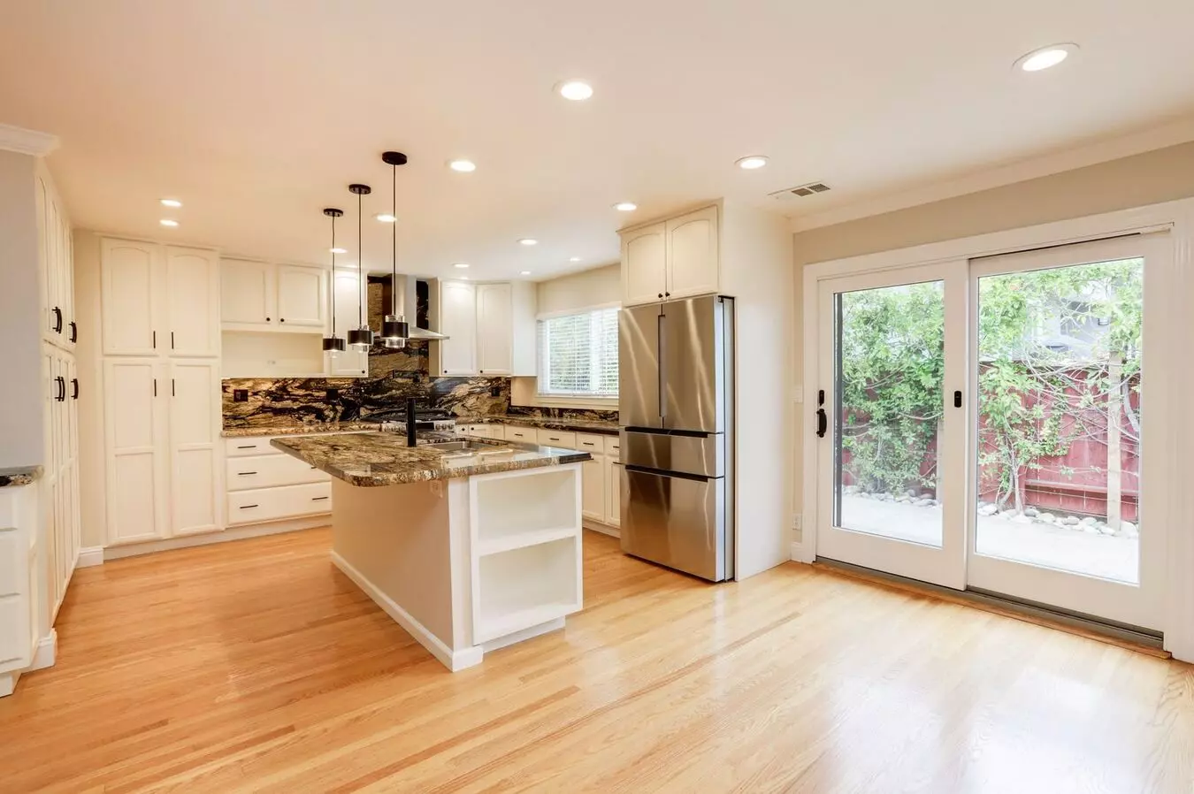 4br/3.5ba Belmont Home With Multiple Ensuite Bedrooms, A/c &amp; 2-car Garage | Youtube Tour photo 2