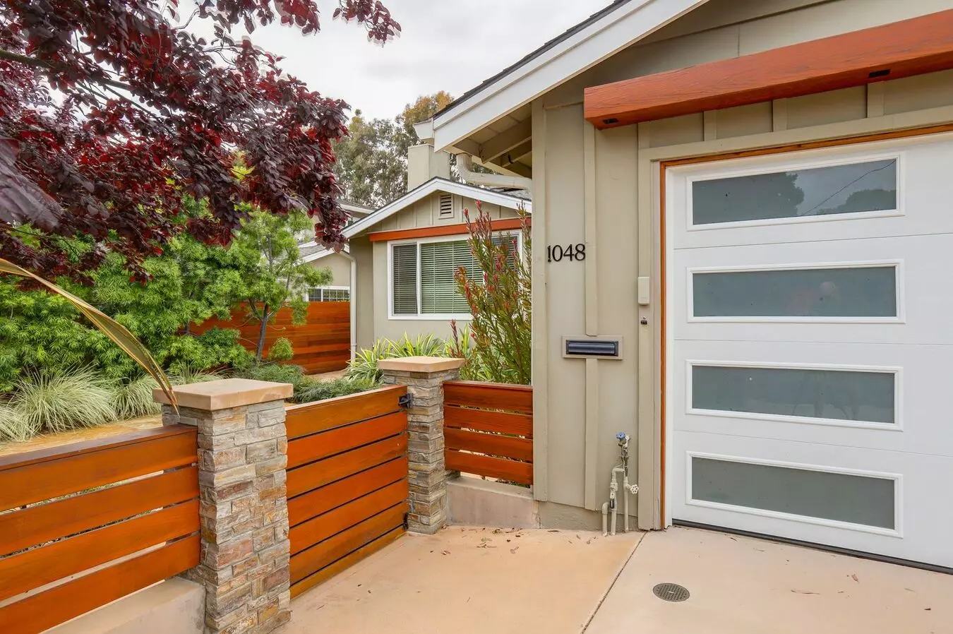 4br/3.5ba Belmont Home With Multiple Ensuite Bedrooms, A/c &amp; 2-car Garage | Youtube Tour photo 4