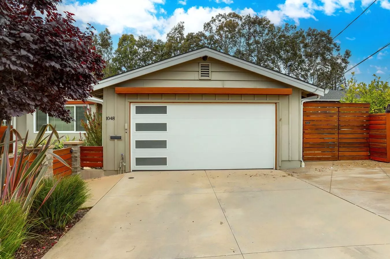 4br/3.5ba Belmont Home With Multiple Ensuite Bedrooms, A/c &amp; 2-car Garage | Youtube Tour photo 3