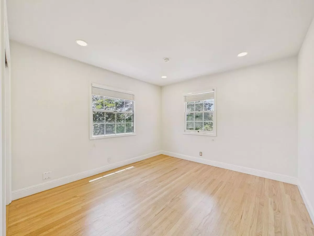 Beautiful Serene And Private Belmont Home photo 4