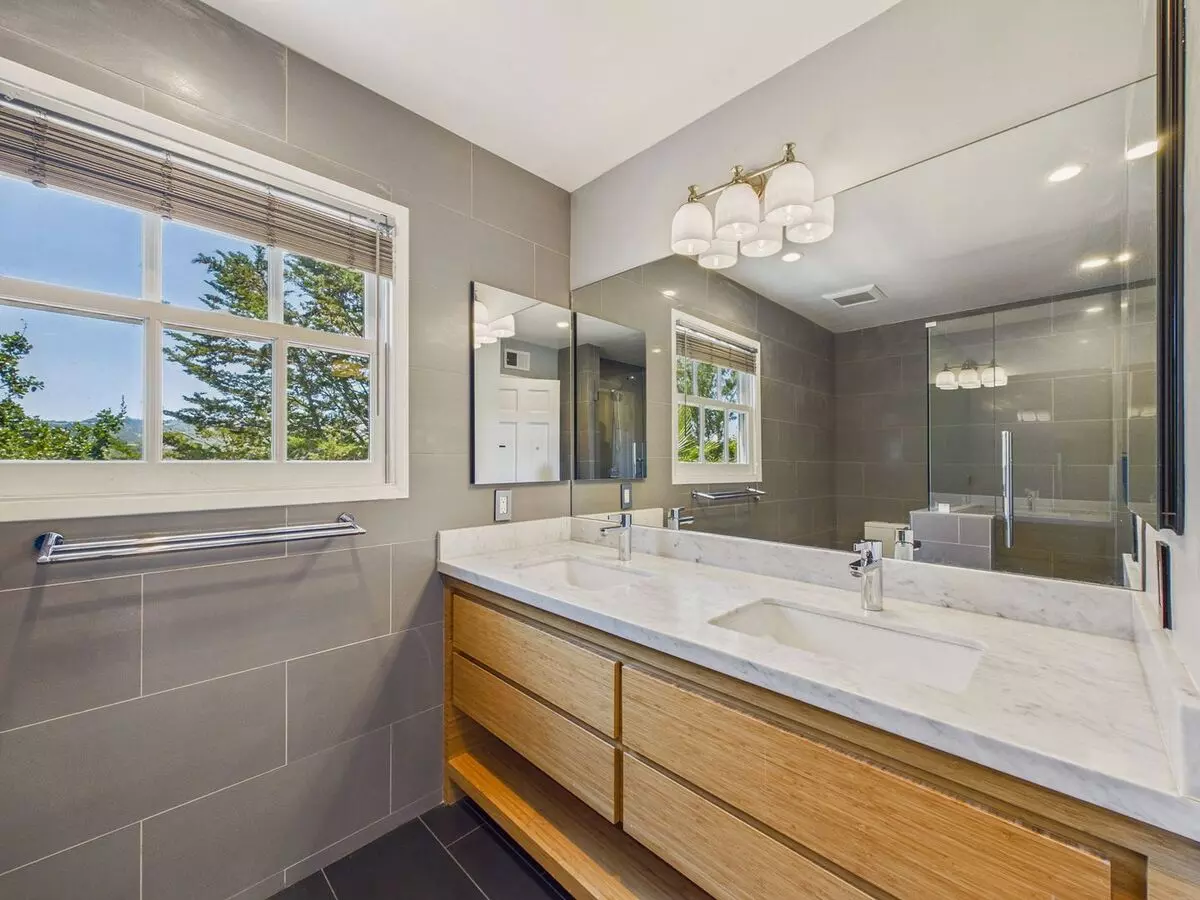 Beautiful Serene And Private Belmont Home photo 5